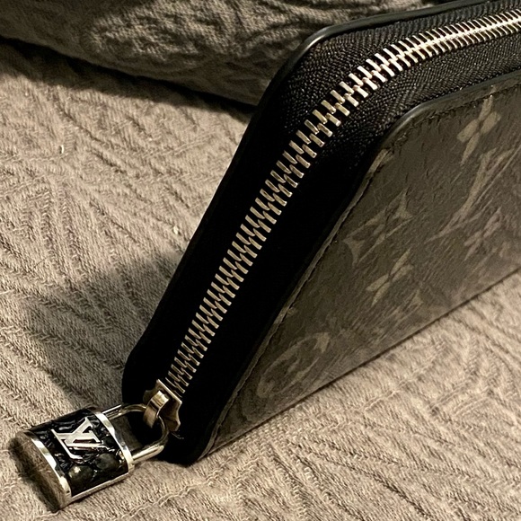 🦄🦄 Louis Vuitton Python Zippy 🦄🦄 - Picture 7 of 16